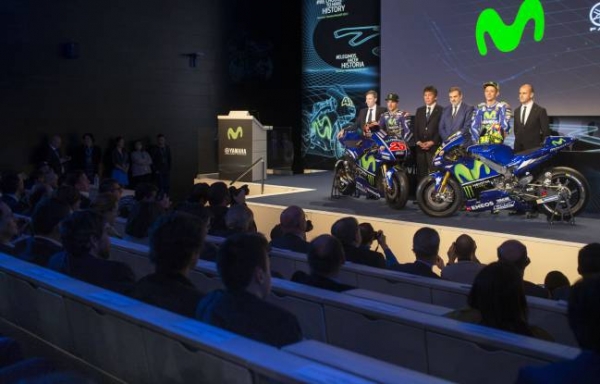 Yamaha presenta la nueva R1M con la que correra Rossi y Viñales en 2017
